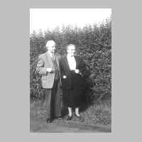 022-1056 Pfarrer Seeman mit Ehefrau im Juni 1958.jpg
